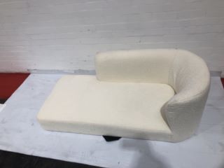 CREAM CHAISE LOUNGE H:71CM W:150CM D:69CM