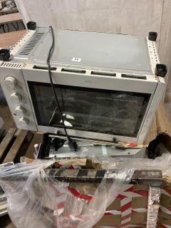 2X OF ASSORTED ITEMS TO INCLUDE WORKTOP COOKER WHITE