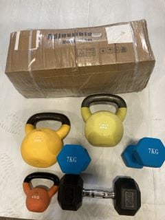 AN ASSORTMENT OF DUMBELLS AND KETTLEBELLS TO INCLUDE 20KG KETTLEBELL