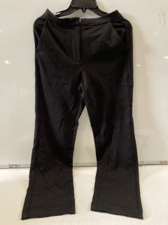 A QTY OF "THE WHITE COMPANY" CLOTHING TO INCLUDE REGULAR STRAIGHT STRETCH LEG TROUSER 8 BLACK TOTAL RRP £119