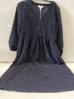 A QTY OF "THE WHITE COMPANY" CLOTHING TO INCLUDE LINEN POP OVER SHIRT DRESS 10 NAVY TOTAL RRP £310