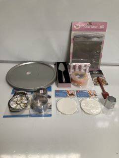 QTY OF BAKING ITEMS TO INCLUDE COOKIE / BISCUIT CUTTERS