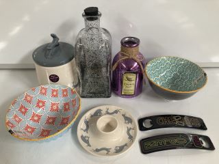 QTY OF KITCHEN ITEMS TO INCLUDE THE ENGLISH TABLEWARE COMPANY