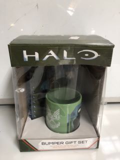 A BOX OF ASSORTED COFFEE MUGS TO INCLUDE "HALO" MASTER CHIEF MUG GIFT SET