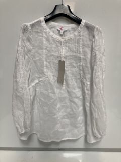 A BOX OF ASSORTED WOMEN'S CLOTHING TO INCLUDE "THE WHITE COMPANY" PYJAMA TOP IN WHITE TOTAL RRP £402