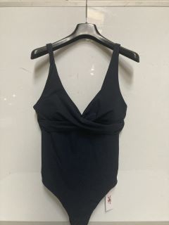 A BOX OF WOMEN'S CLOTHING TO INCLUDE "THE WHITE COMPANY" SQUARE NECK TEXTURED ONE PIECE SWIMSUIT IN WHITE - TOTAL RRP £350