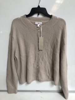 A BOX OF WOMEN'S CLOTHING TO INCLUDE "THE WHITE COMPANY" BUTTON DETAIL CARDIGAN IN TAUPE - TOTAL RRP £300