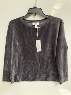 A BOX OF WOMEN'S CLOTHING TO INCLUDE "THE WHITE COMPANY" CORD VELOUR SWEATSHIRT IN SMOKE - TOTAL RRP £300