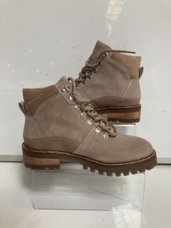 1 X THE WHITE COMPANY HALKYN HIKER BOOT TAUPE SIZE 39 TOTAL RRP £179