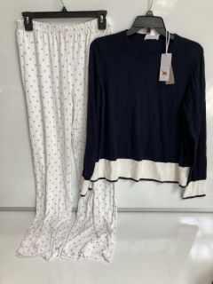 A BOX OF WOMEN'S CLOTHING TO INCLUDE "THE WHITE COMPANY" COLOUR BLOCK SPLIT HEM JUMPER IN NAVY - TOTAL RRP £230