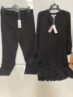 A QTY OF THE WHITE COMPANY CLOTHING TO INCLUDE RUFFLE HEM EMBROIDERED DRESS SIZE 4 COLOUR BLACK TOTAL RRP £220.00