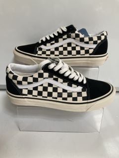 1 X VANS OLD SKOOL 36 DX BLACK/CHECK SIZE UK 8.5