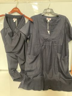 A QTY OF THE WHITE COMPANY CLOTHING TO INCLUDE LINEN V NECK DRESS SIZE 16 COLOUR NAVY TOTAL RRP £230.00