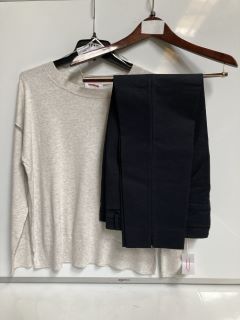 A QTY OF "THE WHITE COMPANY" TO INCLUDE SPARKLE TIPPED JUMPER WITH COTTON 14 CLOUD MARL TOTAL RRP £207