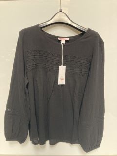 A QTY OF "THE WHITE COMPANY" TO INCLUDE JERSEY LACE INSERT BOHO TOP SIZE 12 BLACK TOTAL RRP £396