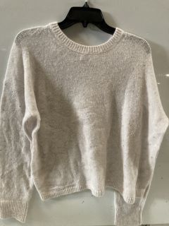 A QTY OF "THE WHITE COMPANY" CLOTHING TO INCLUDE FOIL PRINTED JUMPER LARGE CLOUD MARL TOTAL RRP £229