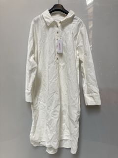 A QTY OF "THE WHITE COMPANY" CLOTHING TO INCLUDE ORGANIC COTTON CORD DRESS SHIRT 16 IVORY TOTAL RRP £337