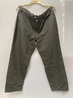 A QTY OF "THE WHITE COMPANY" CLOTHING TO INCLUDE PIMLICO CROPPED JEANS 18 KHAKI TOTAL RRP £228