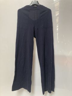 A QTY OF "THE WHITE COMPANY" CLOTHING TO INCLUDE JERSEY UTILITY JUMPSUIT 6 BLACK TOTAL RRP £298