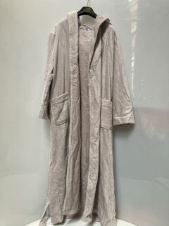 1 X THE WHITE COMPANY GREY BATHROOM ROBE WITH HOOD SIZE UK S TOTAL RRP £ 75