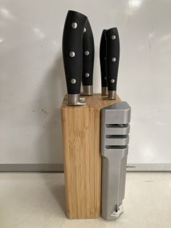 1 X TAYLOR'S EYE WITNESS HENLEY 5 PIECE KNIFE BLOCK SET, TO ALSO INCLUDE ROBERT WELCH BONING & FILLETING KNIFE (18+ ID MAYBE REQUIRED)