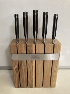 1 X SABATIER PROFESSIONAL 5 PIECE OAK KNIFE BLOCK SET, TO ALSO INCLUDE WUSTHOF CLASSIC SANTOKU (18+ ID MAYBE REQUIRED)