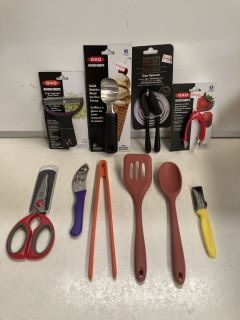 BOX OF ASSORTED GOODS TO INCLUDE OXO LARGE VEGETABLE PREP PEELER, OXO STRAWBERRY HULLER