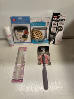 BOX OF ASSORTED GOODS TO INCLUDE SET OF 4 MEASURING CUPS