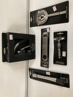 BOX OF ASSORTED GOODS TO INCLUDE DALTON & STRAINER COCKTAIL STRAINER, VERTICAL LEVER CORKSCREW (18+ ID MAYBE REQUIRED)