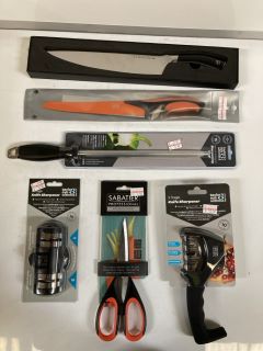 BOX OF ASSORTED GOODS TO INCLUDE TAYLOR'S EYE WITNESS SHARPENING STEEL, ROCKINGHAM FORGE EQUILIBRIUM 10" CHEF KNIFE (18+ ID MAYBE REQUIRED)