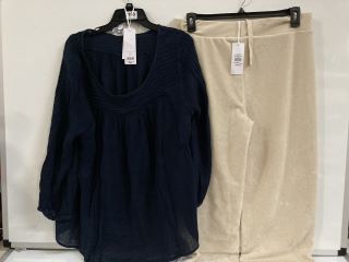 1 X THE WHITE COMPANY LINEN GAUZE PINTUCK BLOUSE NAVY SIZE 16, TO ALSO INCLUDE THE WHITE COMPANY CORD JERSEY JOGGER LARGE TOTAL RRP £169