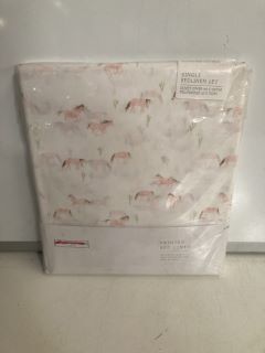 QTY OF ASSORTED THE WHITE COMPANY ITEMS TO INCLUDE PRINTED SINGLE BED LINEN SET TOTAL RRP £75