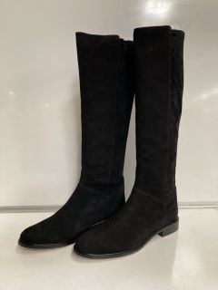 1 X PAIR OF WHITE COMPANY SUEDE HIGH STRETCH BOOTS, BLACK, SIZE 41 TOTAL RRP £169