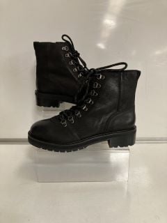 1 X PAIR OF WHITE COMPANY LEATHER HIKER BOOTS, BLACK, SIZE 39 TOTAL RRP £169