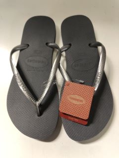 5 X PAIRS OF HAVAIANAS FLIP FLOPS, 2 X PAIRS SAND & 3 X PAIRS STEEL GREY, SIZES 37/38 TOTAL RRP £125