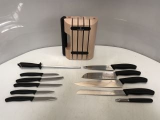 1 X VICTORINOX SWISS CLASSIC 11 PIECE CUTLERY BLOCK TOTAL RRP £400 (18+ ID MAYBE REQUIRED)