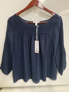 QTY OF THE WHITE COMPANY CLOTHING TO INCLUDE LINEN GAUZE PINTUCK BLOUSE IN NAVY - SIZE 10 - TOTAL RRP £196