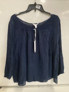 QTY OF THE WHITE COMPANY CLOTHING TO INCLUDE LINEN GAUZE PINTUCK BLOUSE IN NAVY - SIZE 14 - TOTAL RRP £187