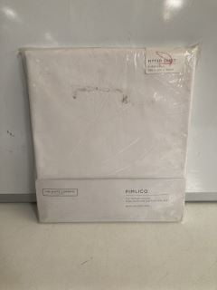 1 X THE WHITE COMPANY PIMLICO SUPERKING FITTED SHEET, TO ALSO INCLUDE THE WHITE COMPANY THE WHITE COMPANY BLAKE OXFORD SUPERKING PILLOW CASE TOTAL RRP £235