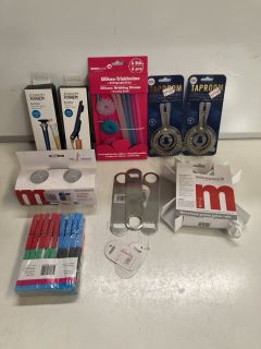 QTY OF ASSORTED ITEMS TO INCLUDE SILICONE DRINKING STRAWS AND CLEANING BRUSH VARIOUS COLOURS