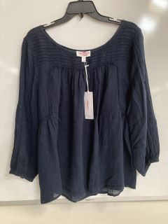 1 X THE WHITE COMPANY LINEN GAUZE PINTUCK BLOUSE NAVY SIZE 16, TO ALSO INCLUDE THE WHITE COMPANY WIDE LEG CROPPED LINEN TROUSERS WHITE SIZE 10 TOTAL RRP £196