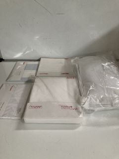 QTY OF ASSORTED THE WHITE COMPANY ITEMS TO INCLUDE MARIS STRIPE CLASSIC PILLOW CASES TOTAL RRP £260