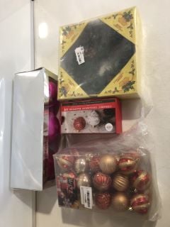 1 X BOX OF ASSORTED CHRISTMAS ITEMS INCLUDING CERAMIC ORNAMENT PAINTING KIT