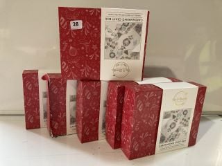 A QTY OF BEE & BUMBLE CARDMAKING CRAFT BOXES (10 CARDS & ENVELOPES)