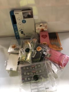 1 BOX OF ASSORTED ACCESSORIES INCLUDING ARRTX PALETTE KNIVES