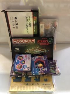1 BOX OF ASSORTED CHILDREN'S GAMES INCLUDING MONOPOLY STRANGER THINGS