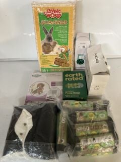 1 BOX OF ASSORTED PETS ITEMS INCLUDING PINE SHAVINGS
