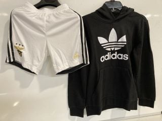 AN ASSORTMENT OF ADIDAS CLOTHES TO INCLUDE WHITE / BLACK ADIDAS SHORTS 9 - 10 YRS.