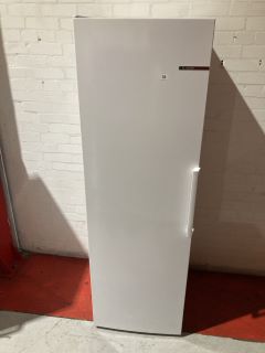 BOSCH SERIES 4 FREESTANDING FRIDGE IN WHITE MODEL KSV36VWEPG RRP £649.00