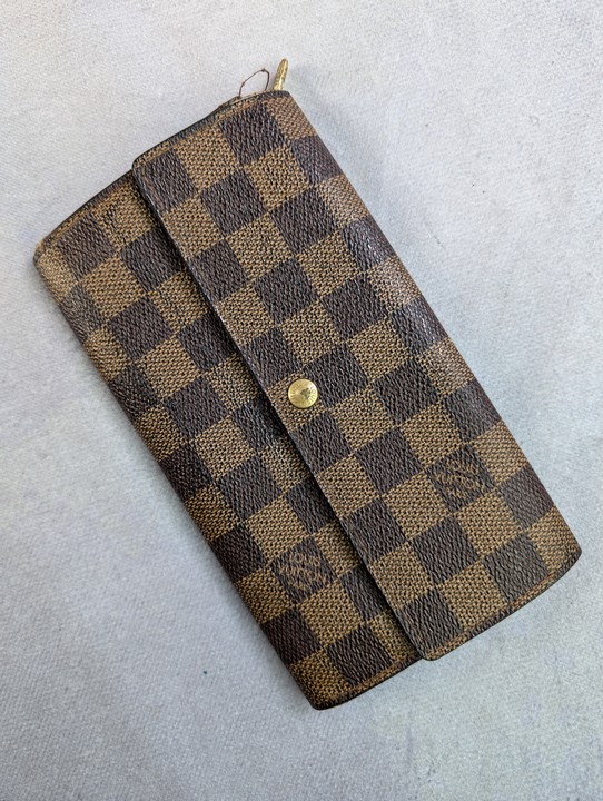 Louis Vuitton Damier Ebene Pochette Porte Monnaie Credit, Dimensions 18.5x10x2.5cm(Approx) (VAT ONLY PAYABLE ON BUYERS PREMIUM)